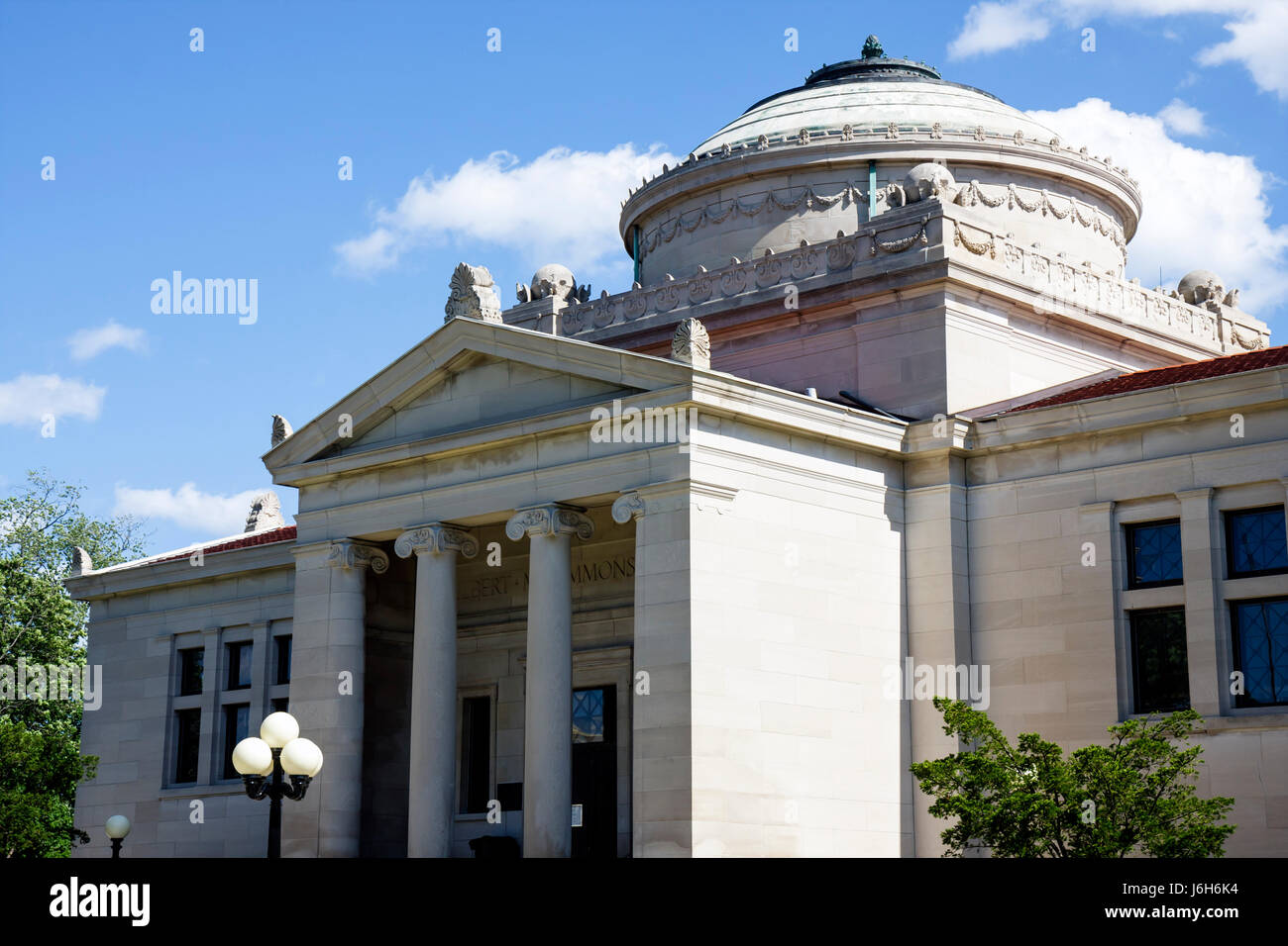 Wisconsin Kenosha County, Kenosha, Library Park, Simmons Library building, quartiere storico, architettura neoclassica Revival, anni '20, portico, colonne ioniche Foto Stock