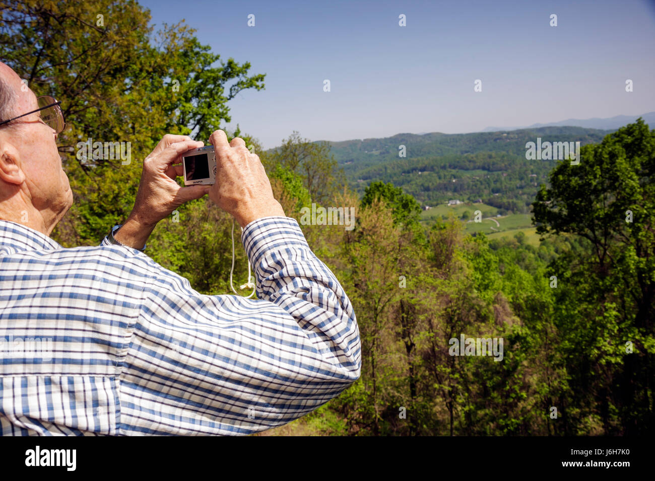 Roanoke Virginia, Blue Ridge Parkway, Poages Mill Overlook, Appalachian Mountains, vista, alberi, anziani anziani cittadini anziani pensionati pensionati ret Foto Stock