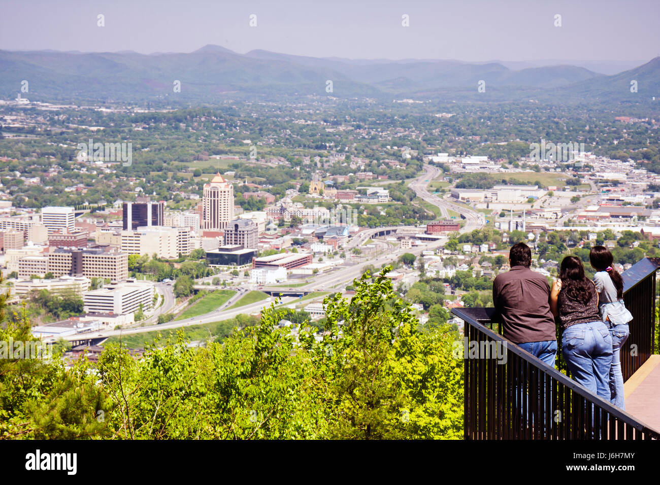 Roanoke Virginia, Mill Mountain Overlook, vista, centro, città, valle, Allegheny Mountains, Blue Ridge, Appalachian, famiglie ispaniche genitori c Foto Stock