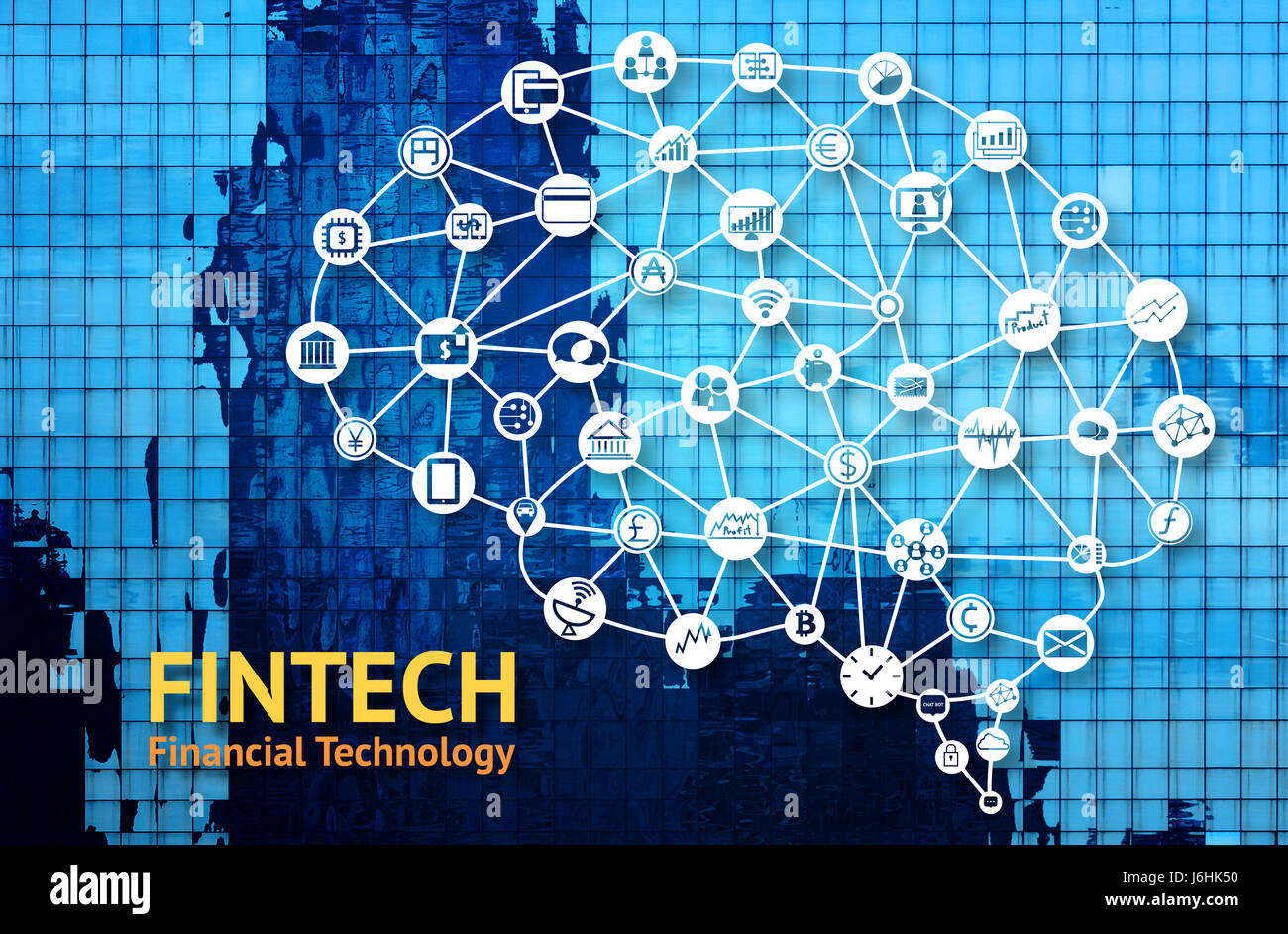Fintech Concetto di investimento. Collegare il cervello icone della tecnologia e finanziari, testi , edificio in vetro di sfondo astratto Foto Stock