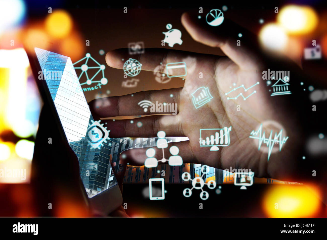 Fintech finanziaria Investimento concetto tecnologico. P2P il pagamento Concetto di immagine.Startup e la folla concetto di finanziamento.rete sociale con P2P prestiti. Smart ph Foto Stock