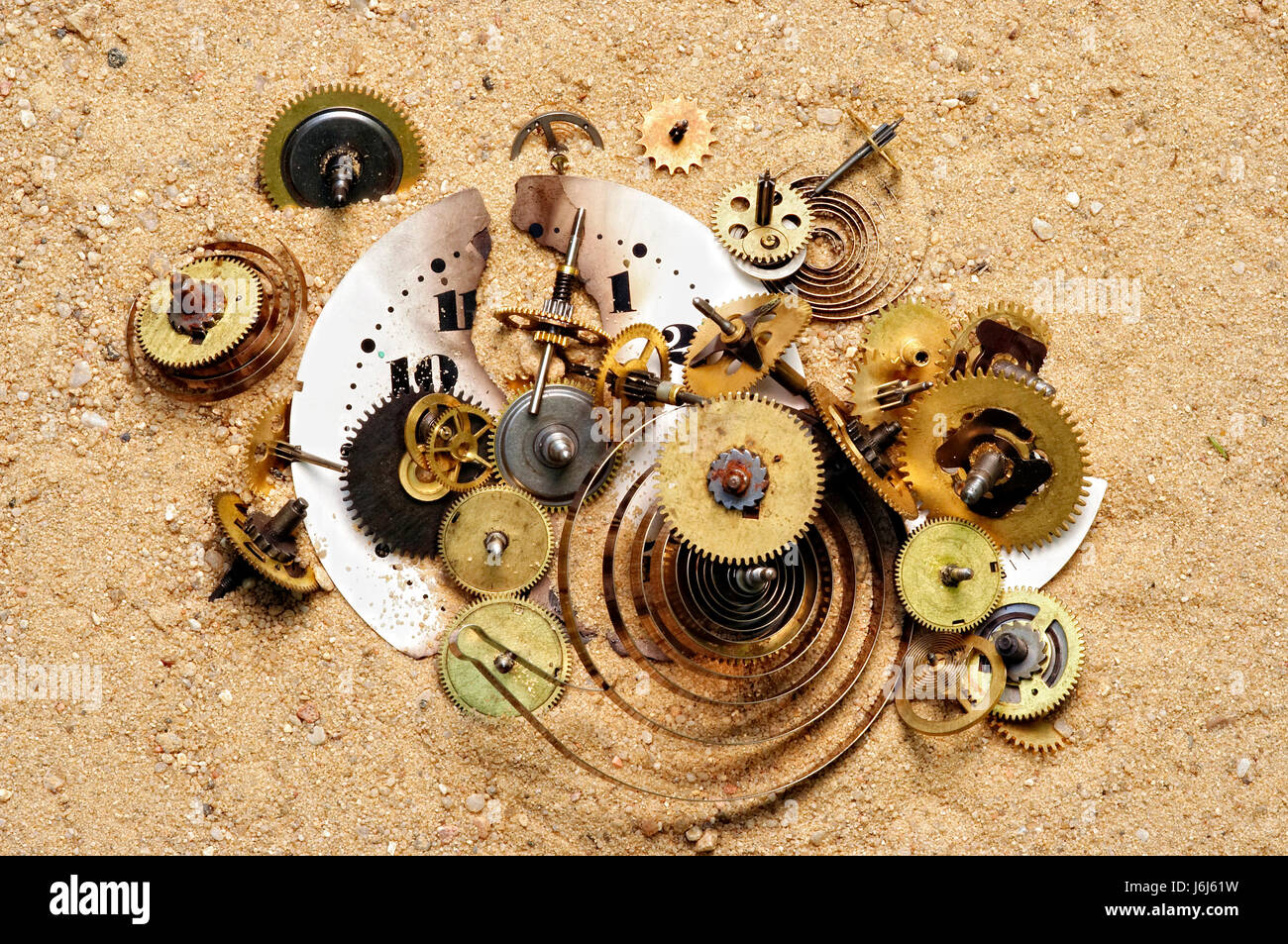 Orologio tempo data indicazione del tempo di rottura meccanismo astratta concettuale di dente di ruota Foto Stock