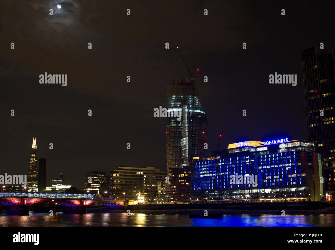 1 Blackfriars/uno Blackfriars (in costruzione) & Sea Containers House con il Coccio in background. Foto Stock