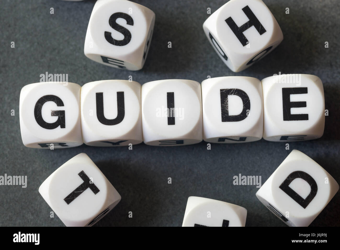 Parola ghuide su bianco cubetti giocattolo Foto Stock