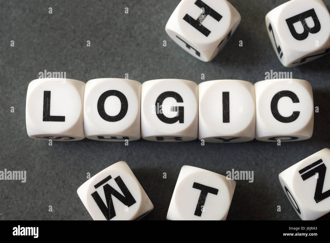 Parola logica su bianco cubetti giocattolo Foto Stock