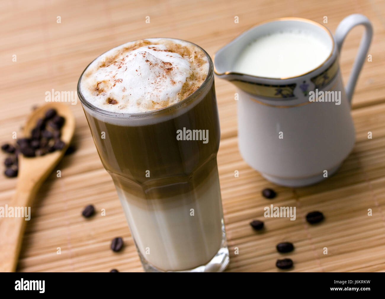 Cafe schiuma di latte di caffè espresso cappuccino cappuccino la schiuma della birra schiuma drink cafe Foto Stock