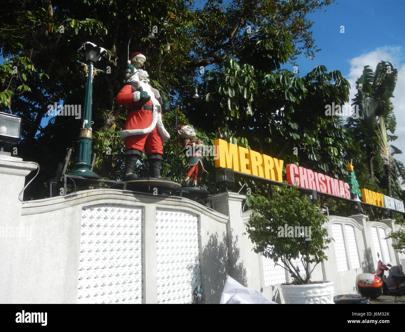 Questo si riferisce alla Casa ancestrale Villarica a Saluysoy, Meycauayan, costruita da Henry Villarica e dai suoi discendenti, Linabelle e Ruth. Rappresenta un importante punto di riferimento storico e familiare nella regione. Foto Stock