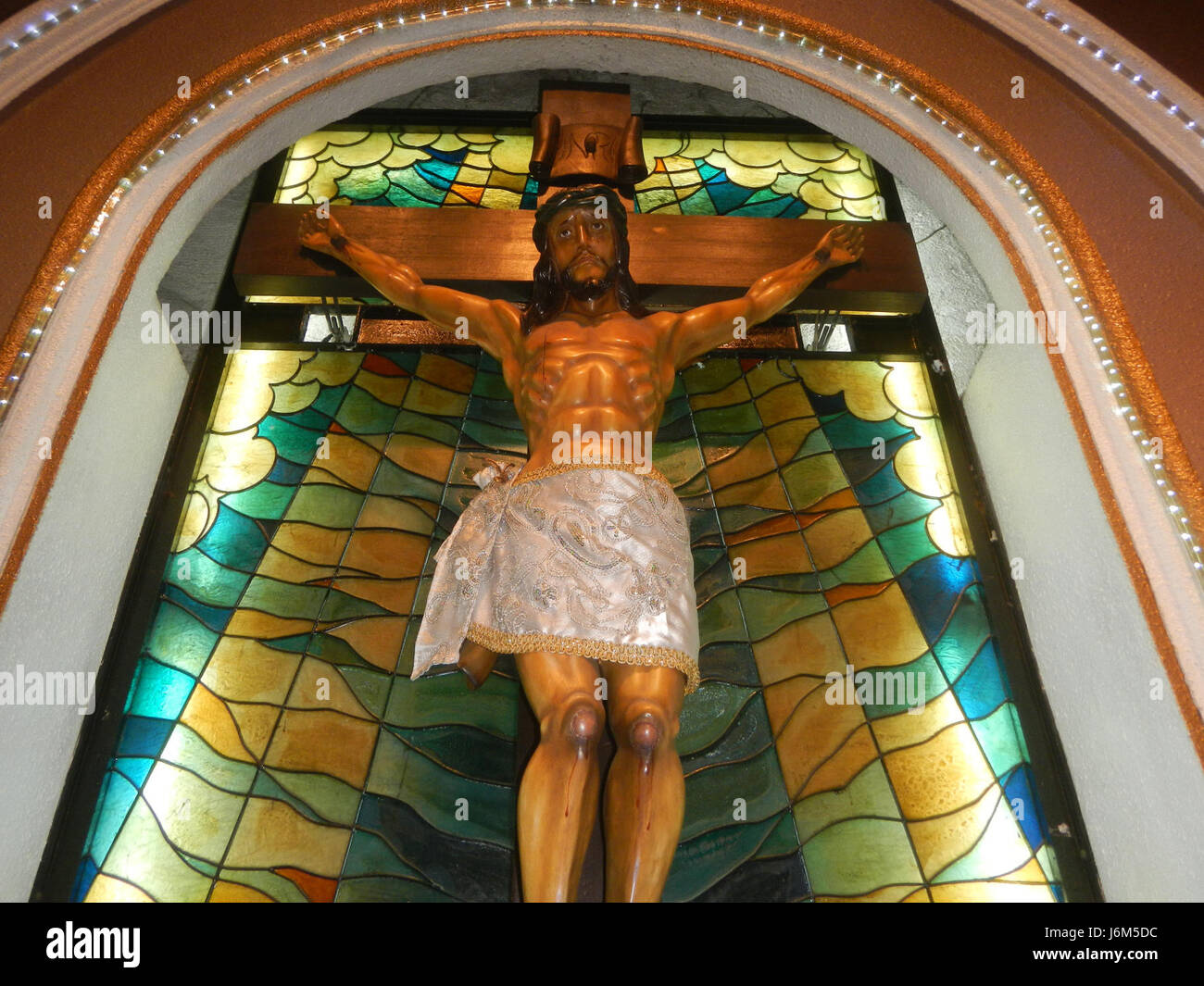 La Cappella di San Juan de Sahagun a San Juan, Balagtas, Bulacan, Filippine, è un sito storico. Costruito nel 1922, è un punto di riferimento religioso e culturale per la comunità locale. Foto Stock