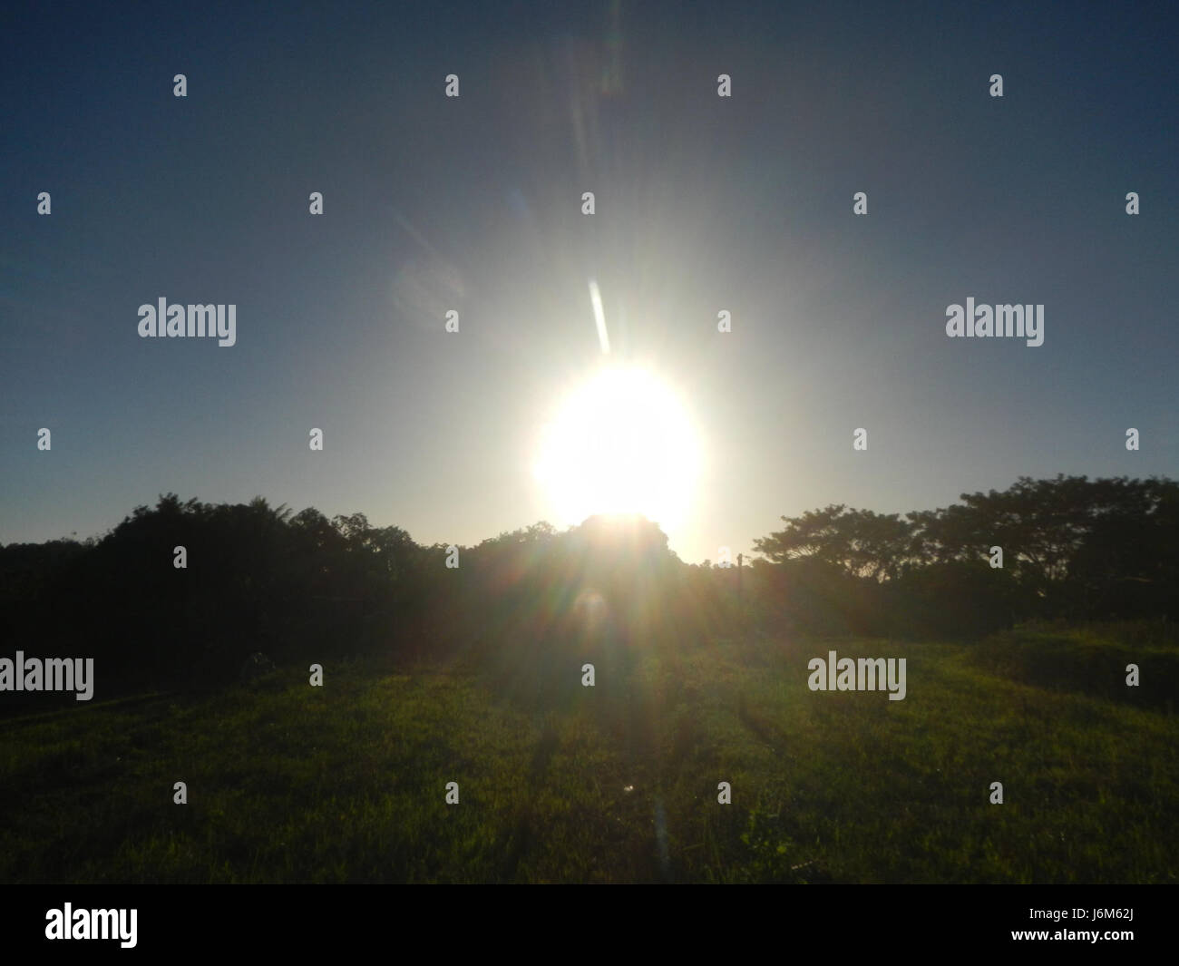 Questo si riferisce a una località specifica a Sapang Pahalang Tukod, situata a San Rafael, Bulacan, Filippine. Indica un punto geografico o un riferimento di proprietà, generalmente utilizzato per scopi immobiliari o amministrativi locali. La posizione fa parte della vasta area rurale e urbana di Bulacan. Foto Stock