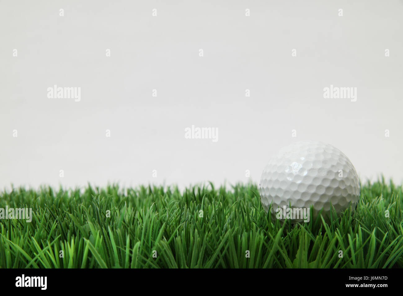 Sport in miniatura del golfo pallina da golf pallina da golf verde erba dettaglio gioco Foto Stock