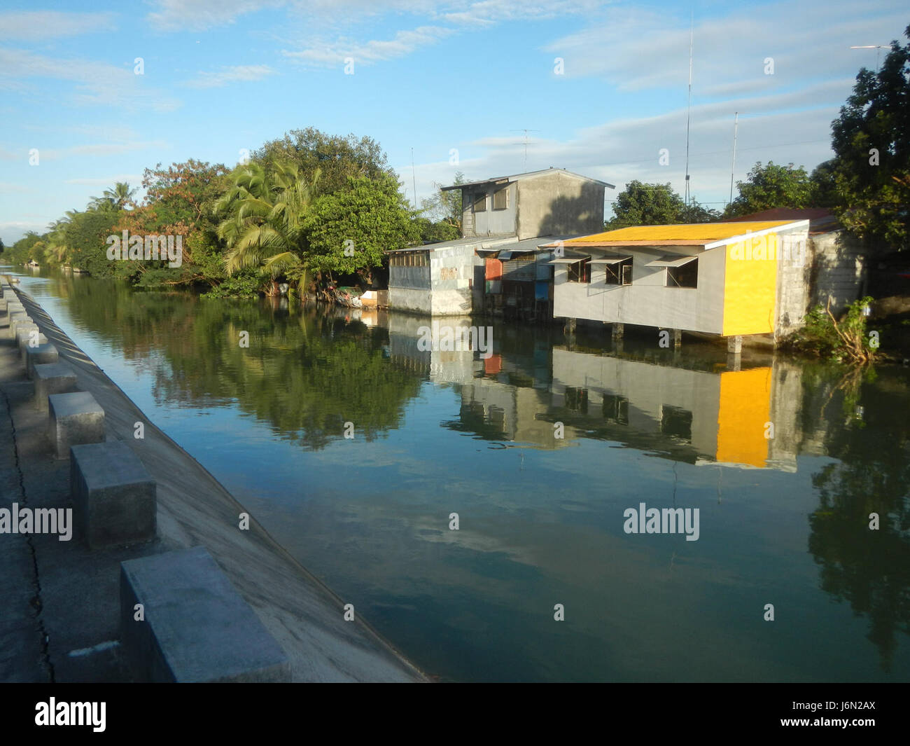 09725 risaie, praterie, alberi, case di irrigazione, Sabang Baliuag, Bulacan ponti stradali 17 Foto Stock