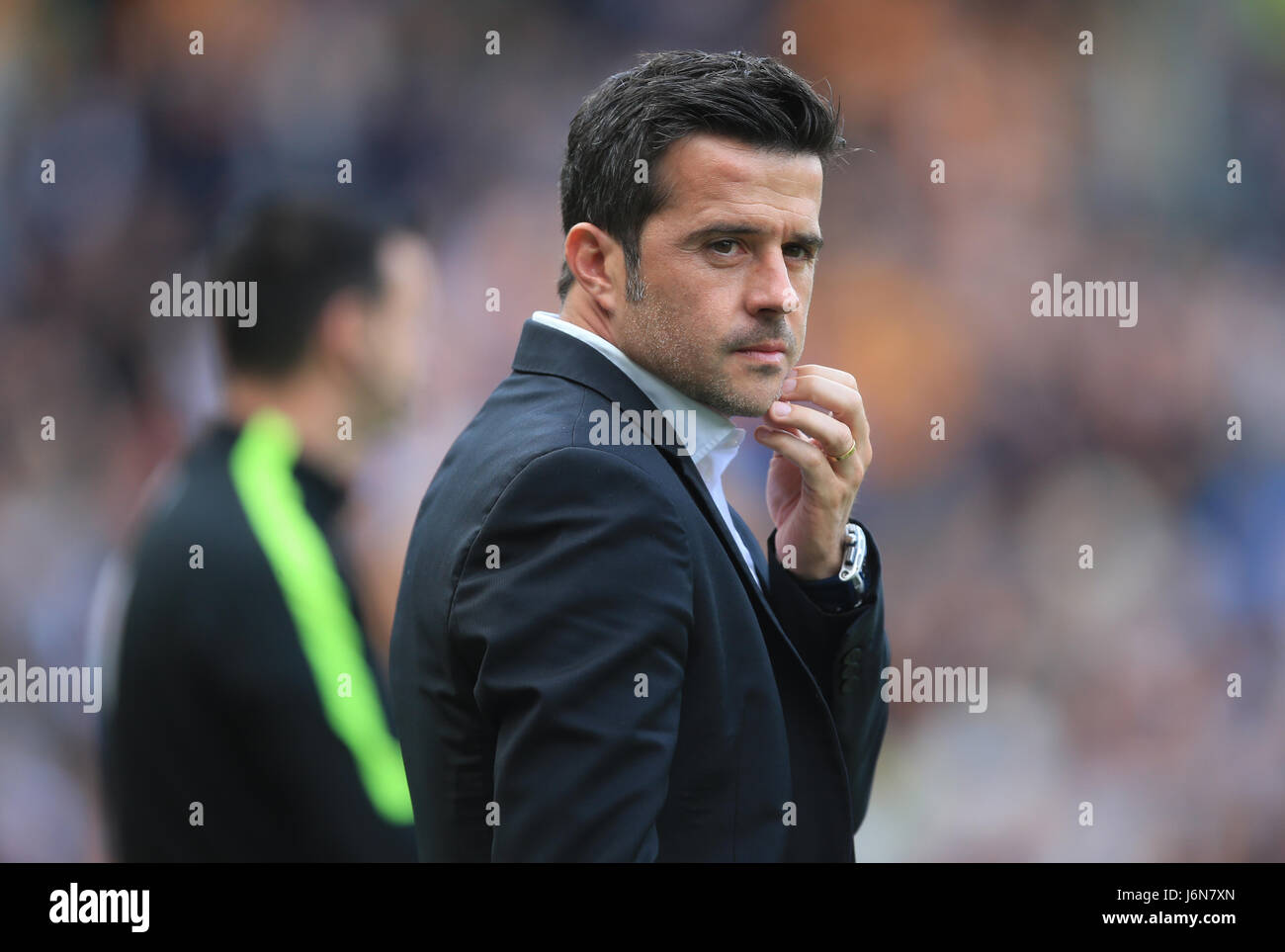 Il manager di Hull City, Marco Silva, si guarda deposto durante la partita della Premier League allo stadio KCOM di Hull. PREMERE ASSOCIAZIONE foto. Data immagine: Domenica 21 maggio 2017. Vedi storia di PA CALCIO Hull. Il credito fotografico dovrebbe essere: Danny Lawson/PA Wire. RESTRIZIONI: Nessun utilizzo con audio, video, dati, elenchi di apparecchi, logo di club/campionato o servizi "live" non autorizzati. L'uso in-match online è limitato a 75 immagini, senza emulazione video. Nessun utilizzo nelle scommesse, nei giochi o nelle pubblicazioni di singoli club/campionati/giocatori. Foto Stock