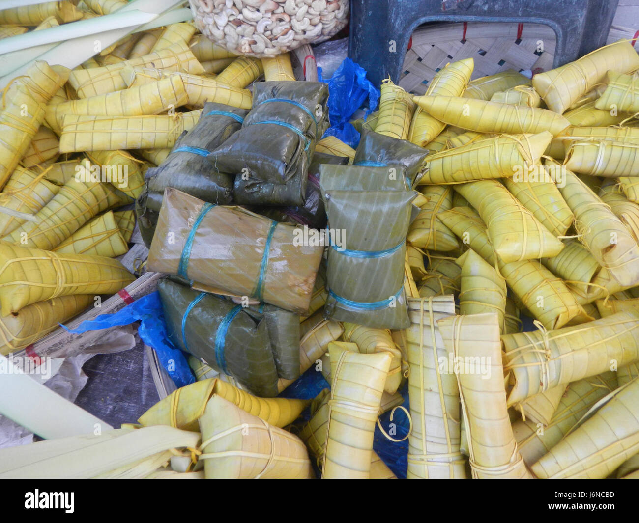 Pistang Bayan a Bustos, Bulacan, celebra le tradizioni e la cultura locali attraverso la vendita di prelibatezze Filippine. L'evento mette in mostra il cibo, l'artigianato e il patrimonio culturale dell'regionÂ, offrendo uno sguardo unico sulla vita locale. Foto Stock