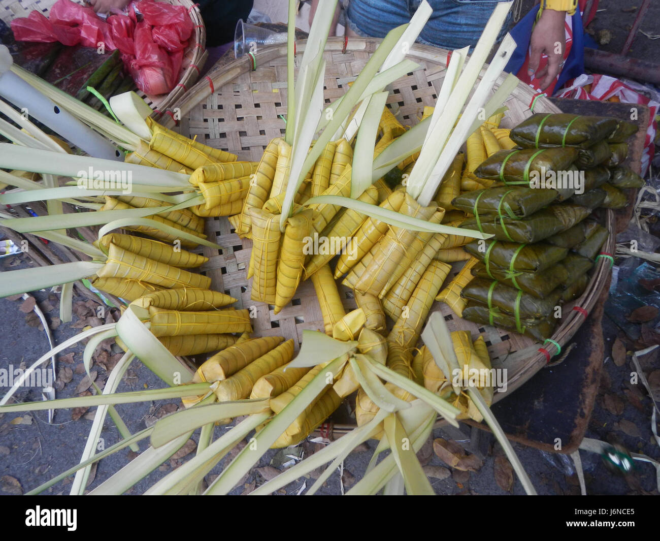 Pistang Bayan a Bustos, Bulacan, celebra le tradizioni Filippine, con prelibatezze locali e attività culturali. Questo festival mette in evidenza il patrimonio culinario filippino e le specialità regionali. Foto Stock