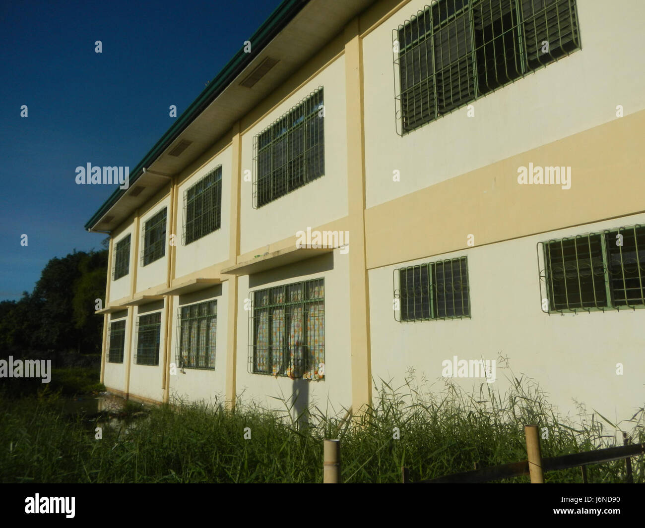 La Alexis G. Santos National High School di Liciada, Bustos, Bulacan è un istituto di istruzione secondaria che offre agli studenti della regione. Svolge un ruolo chiave nella comunità locale fornendo opportunità accademiche ed extracurricolari. Foto Stock