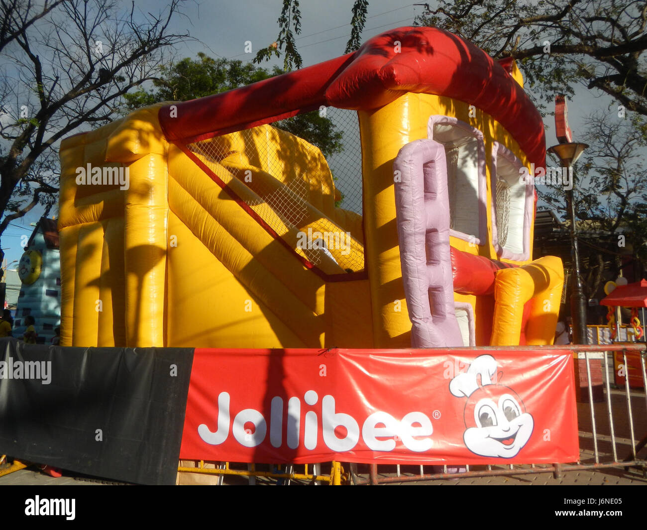 Foto del 55° anniversario di Jollitown, celebrato al Glorieta Park, Baliuag, Bulacan, Filippine. Foto Stock