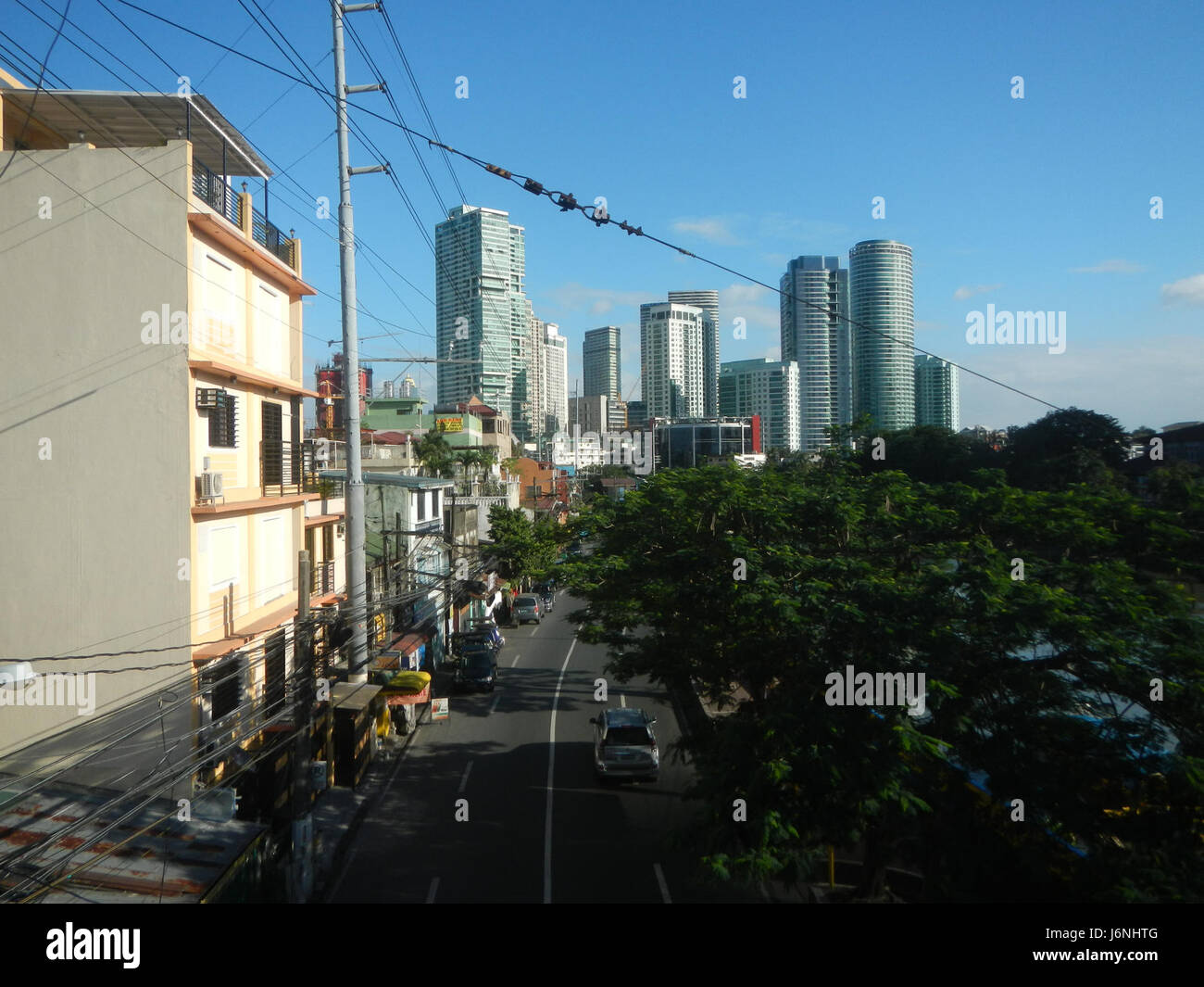 Questo titolo fa riferimento a un ponte che collega Makati e Mandaluyong City, passando sopra il canale del fiume Pasig-Marikina, con luoghi di interesse nelle vicinanze come l'Hulo Mini Park. Foto Stock