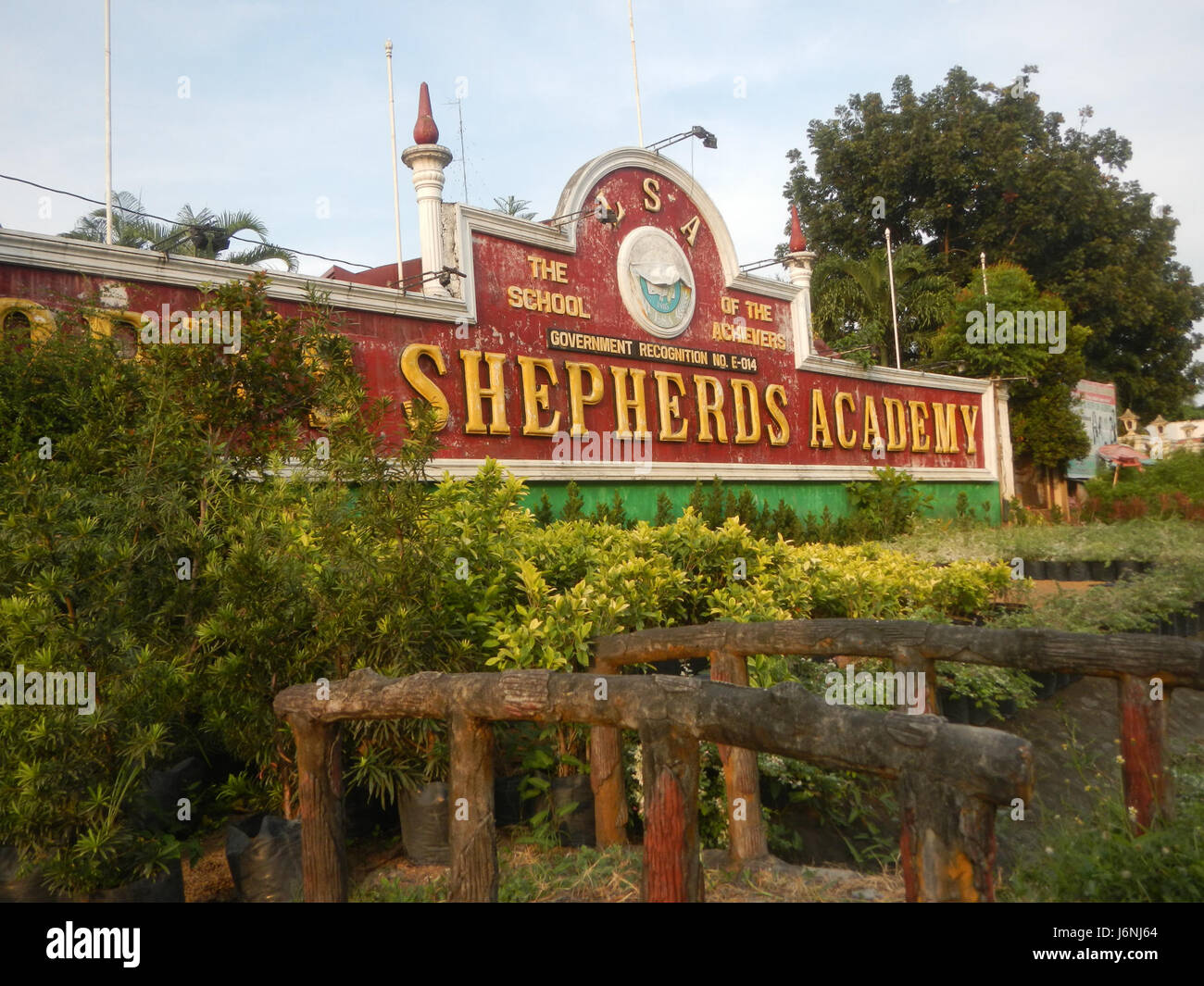 07800 Lord's Shepherd Academy di Santa Cruz, Guiguinto, Bulacan, è una scuola situata nelle Filippine. L'accademia fornisce istruzione a livello primario e secondario, con l'obiettivo di offrire un apprendimento di qualità in un ambiente cristiano. L'istituzione è nota per la sua attenzione accademica e il coinvolgimento della comunità, che si sforzano di sviluppare individui a tutto tondo. Foto Stock