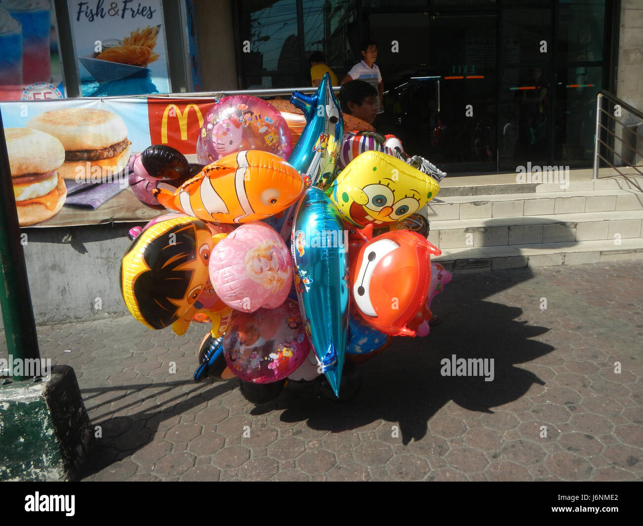 Fotografia o mappa del Guadalupe Nuevo Kimston Streets Commercial Complex a Makati City, che mostra lo sviluppo urbano e le infrastrutture. Foto Stock