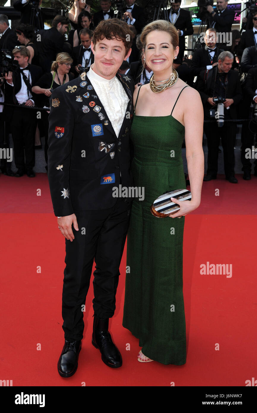 Settantesimo Cannes Film Festival 2017, Uscita Red Carpet film : " come parlare alle ragazze a parti" nella foto : Alex Sharp, Nicole Sharp Foto Stock