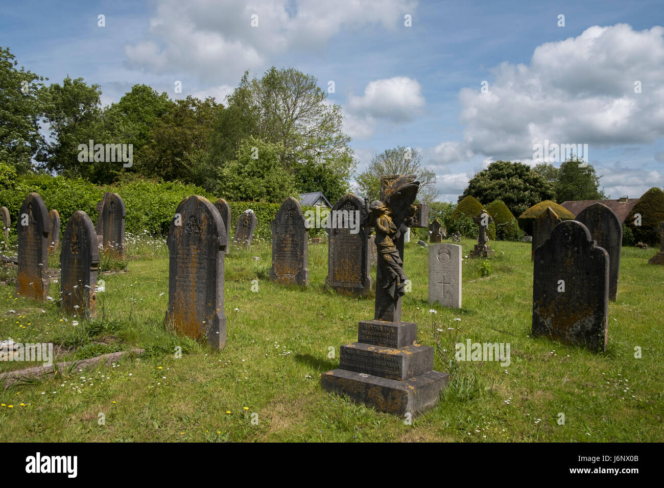 St Mary;s chiesa una chiesa del XII secolo & War Memorial Templecoombe Somerset Foto Stock