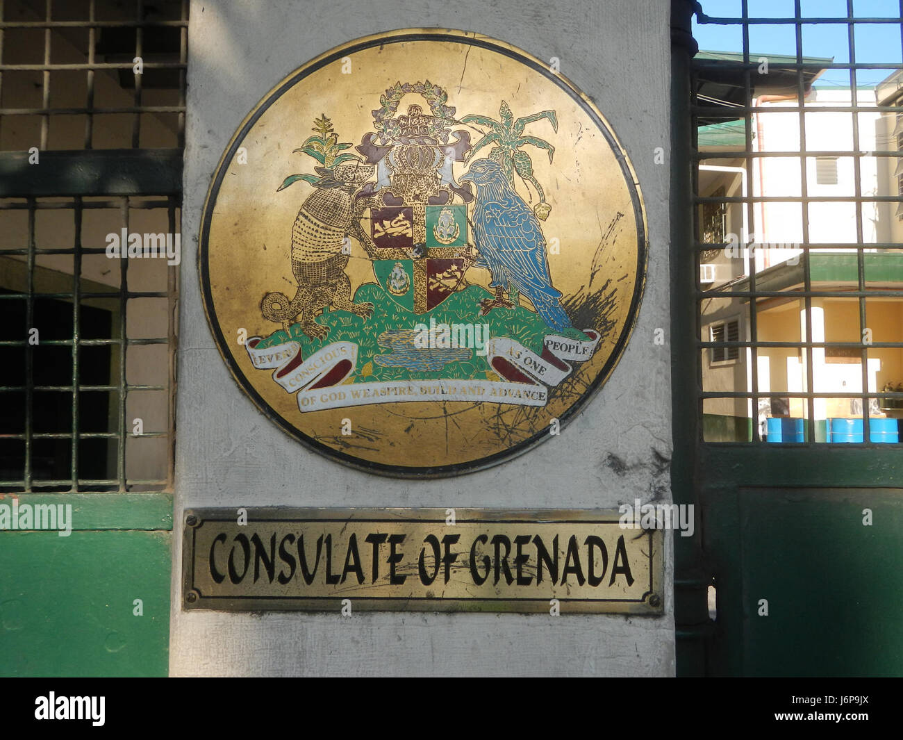 Chino Roces Avenue a Makati City, Filippine, è una delle principali arterie stradali conosciute per i suoi edifici commerciali e residenziali. L'area rappresenta una parte fondamentale del panorama imprenditoriale e urbano di Makatiâ. Foto Stock