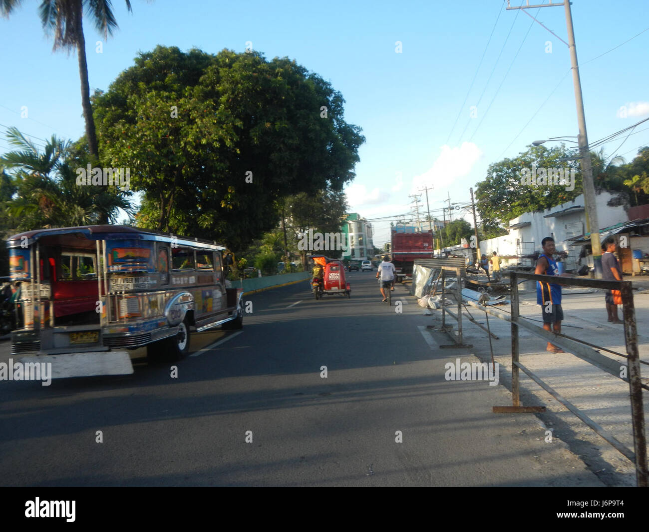 Questo titolo si riferisce ad un'area di Carmona, Makati, in particolare al complesso sportivo situato nel distretto di Kasilawan, che prende il nome da A. P. Reyes, una figura locale o luogo di importanza. Foto Stock