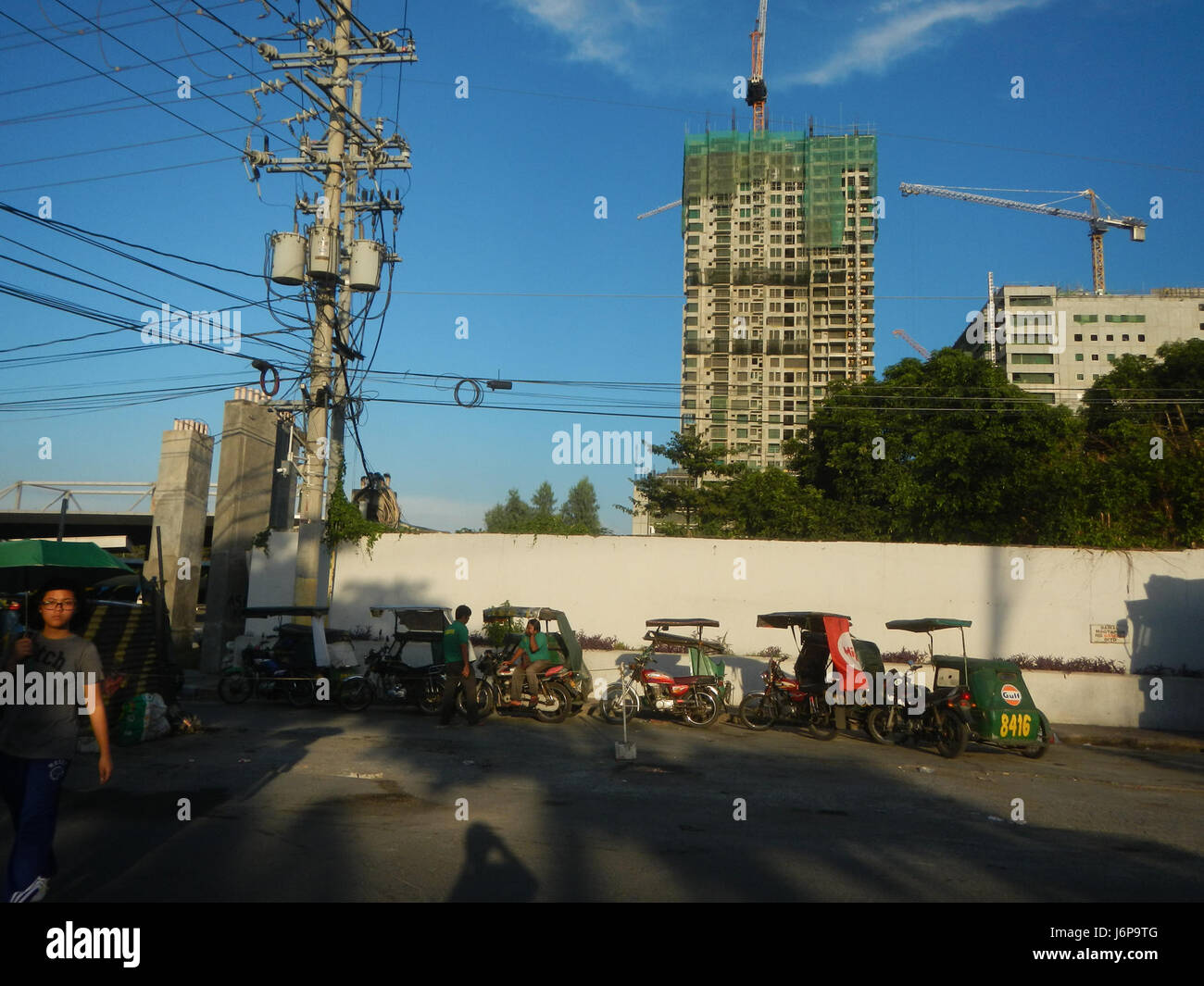 Il complesso sportivo Carmona Makati, situato a Kasilawan, A.P. Reyes, Makati, funge da centro per le attività sportive e gli eventi della comunità, contribuendo alla cultura locale e allo sviluppo ricreativo. Foto Stock
