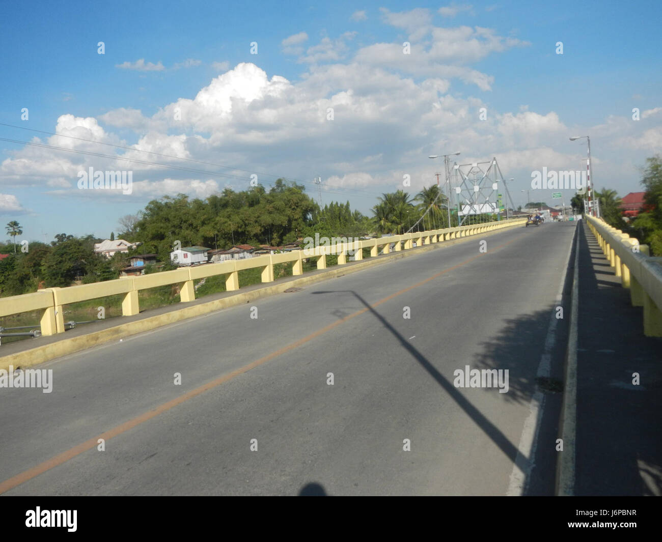 09637 Candaba Golden Gate vecchi nuovi ponti sul fiume Pampanga 2017 15 Foto Stock