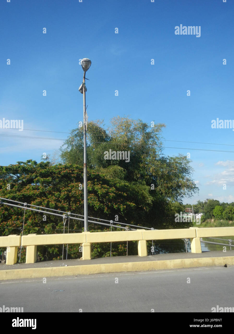 09637 Candaba Golden Gate vecchi nuovi ponti sul fiume Pampanga 2017 16 Foto Stock