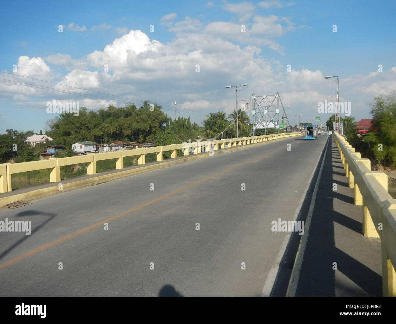 09637 Candaba Golden Gate vecchi nuovi ponti sul fiume Pampanga 2017 23 Foto Stock