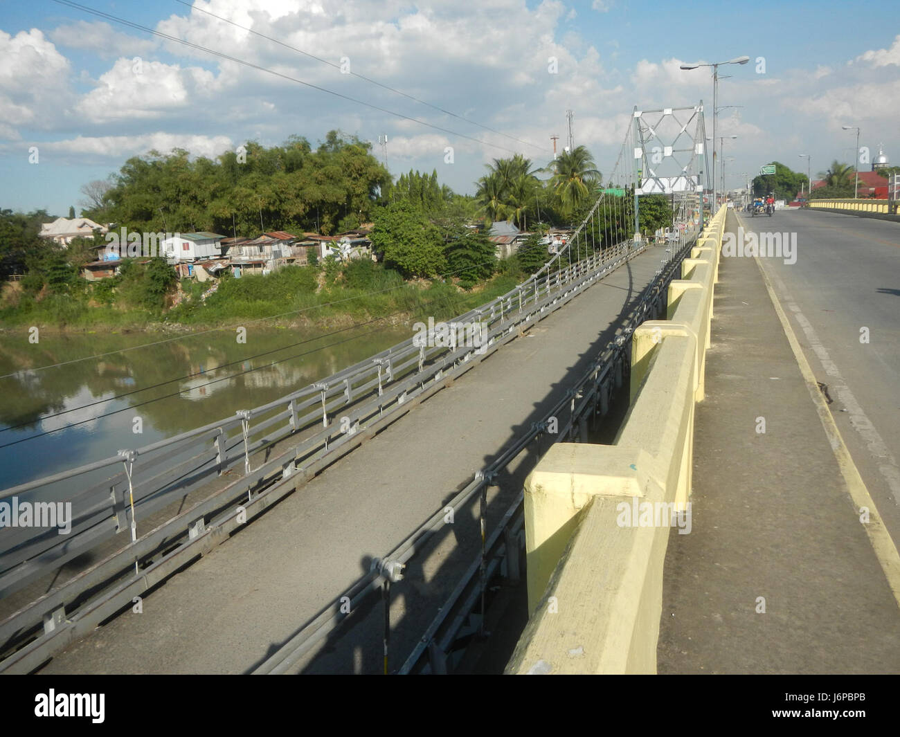 09637 Candaba Golden Gate vecchi nuovi ponti sul fiume Pampanga 2017 30 Foto Stock