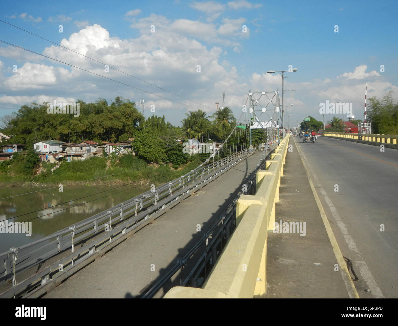 09637 Candaba Golden Gate vecchi nuovi ponti sul fiume Pampanga 2017 31 Foto Stock