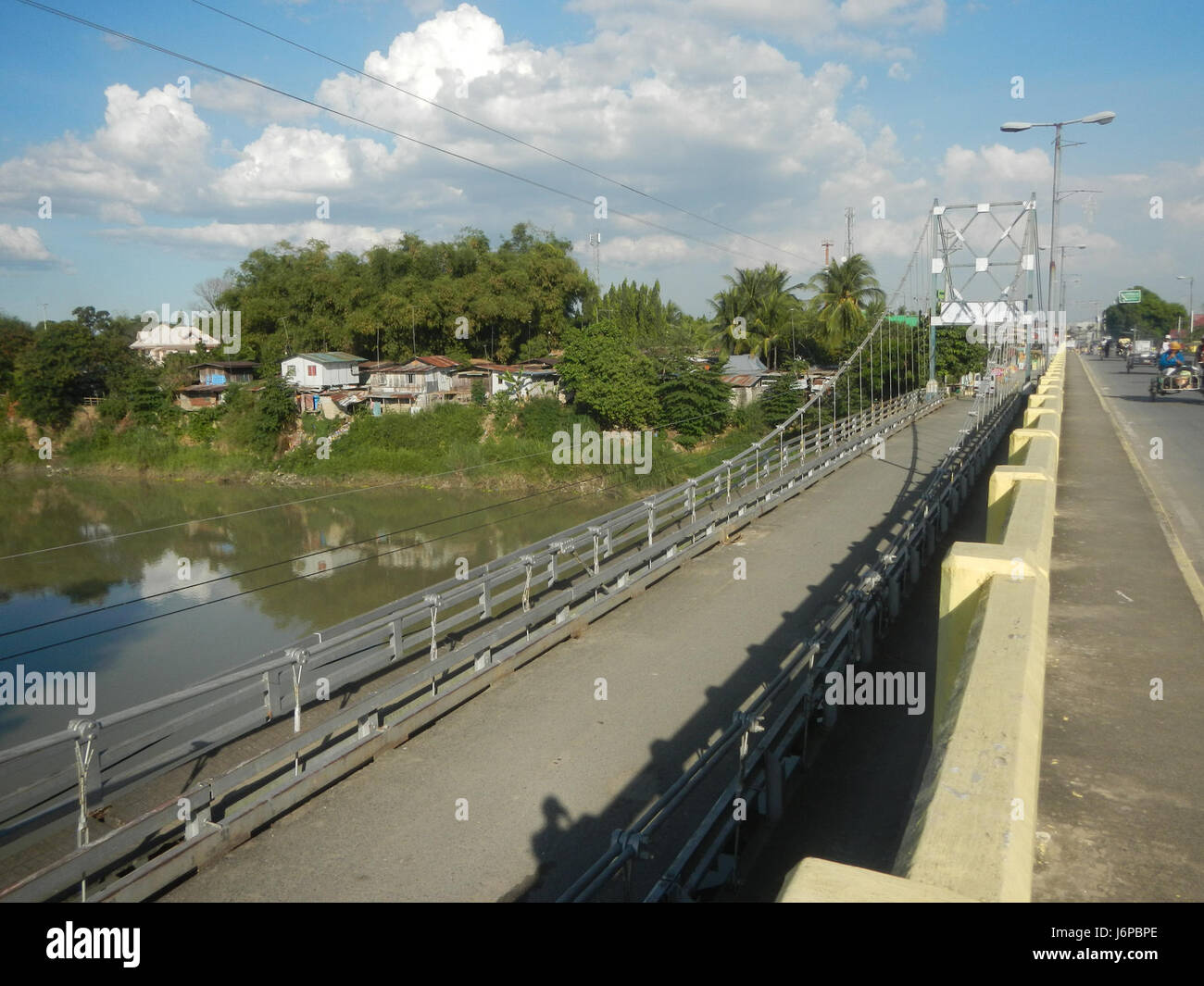 09637 Candaba Golden Gate vecchi nuovi ponti sul fiume Pampanga 2017 32 Foto Stock