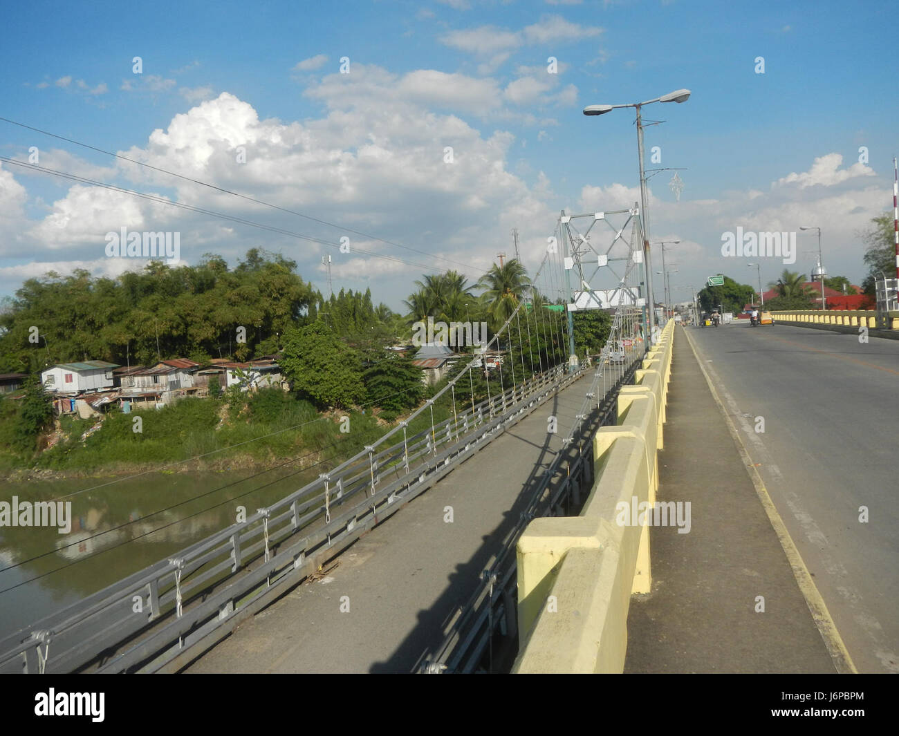 09637 Candaba Golden Gate vecchi nuovi ponti sul fiume Pampanga 2017 36 Foto Stock