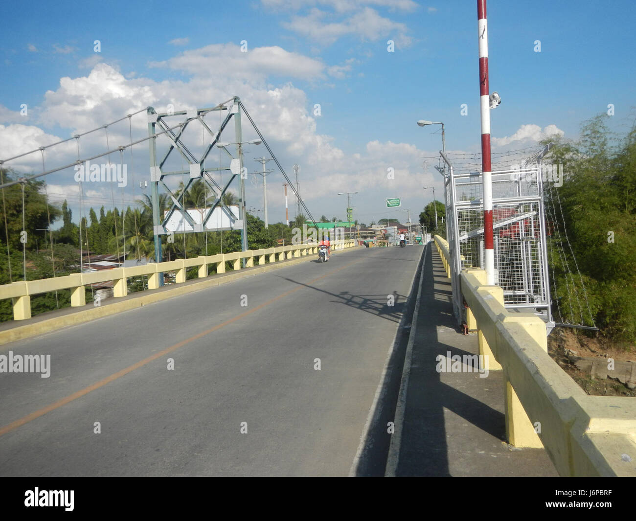 09682 Candaba Golden Gate vecchi nuovi ponti sul fiume Pampanga 2017 09 Foto Stock