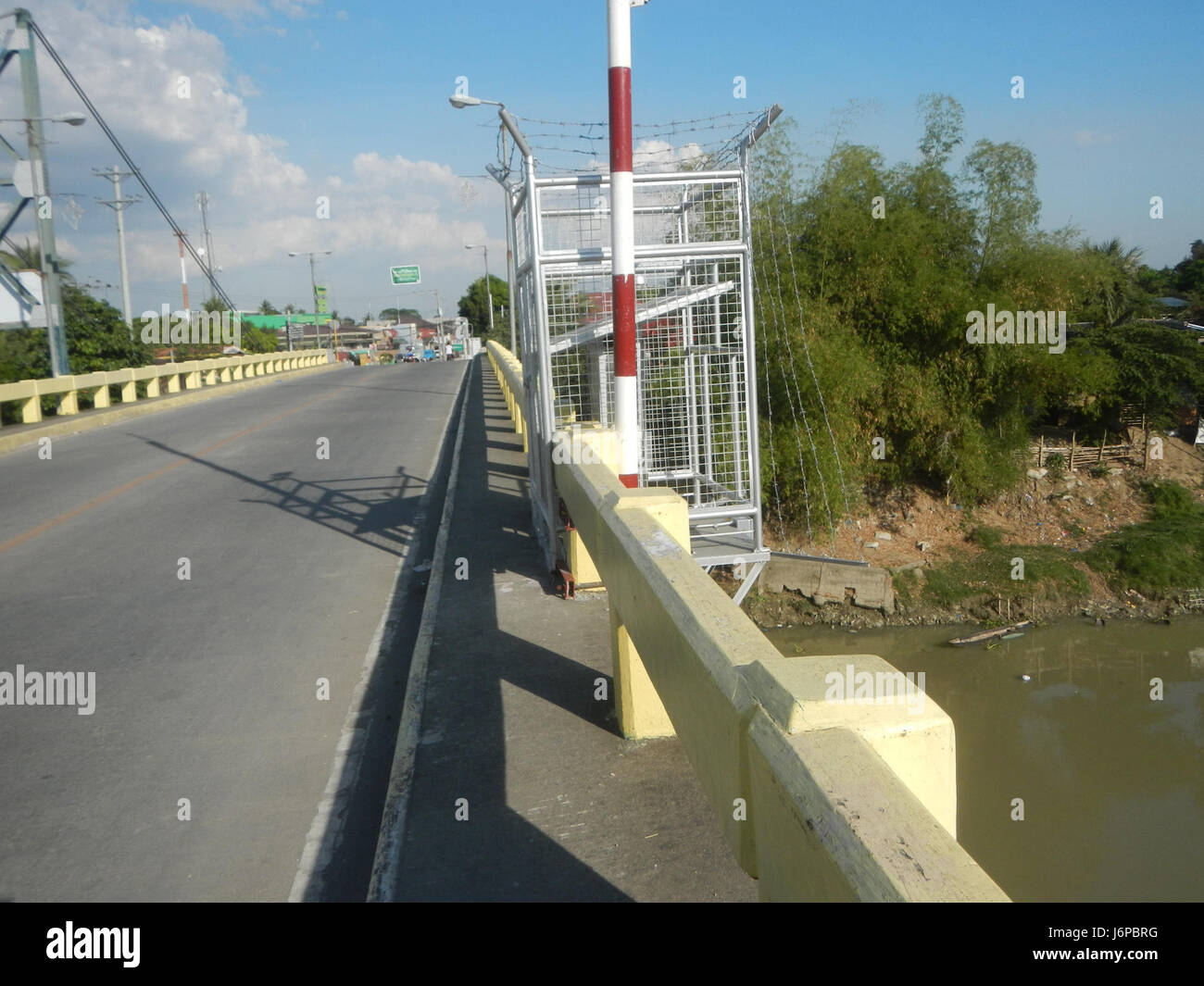09682 Candaba Golden Gate vecchi nuovi ponti sul fiume Pampanga 2017 10 Foto Stock