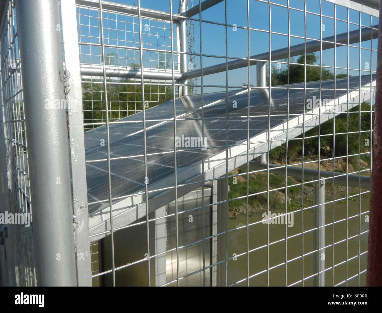 09682 Candaba Golden Gate vecchi nuovi ponti sul fiume Pampanga 2017 16 Foto Stock