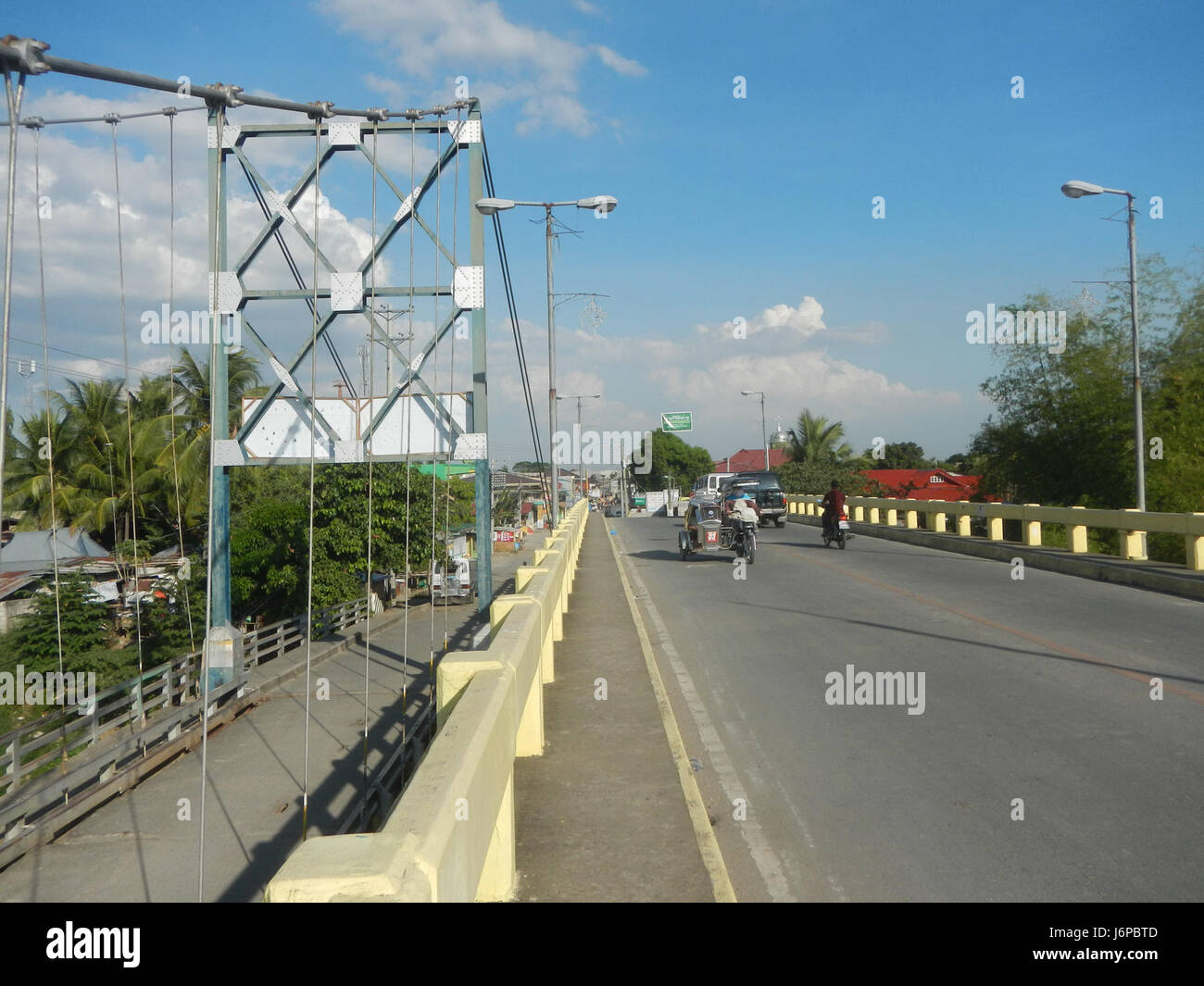 09682 Candaba Golden Gate vecchi nuovi ponti sul fiume Pampanga 2017 32 Foto Stock