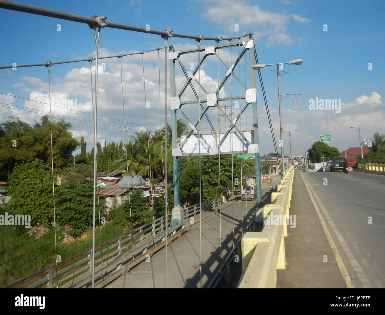 09682 Candaba Golden Gate vecchi nuovi ponti sul fiume Pampanga 2017 33 Foto Stock
