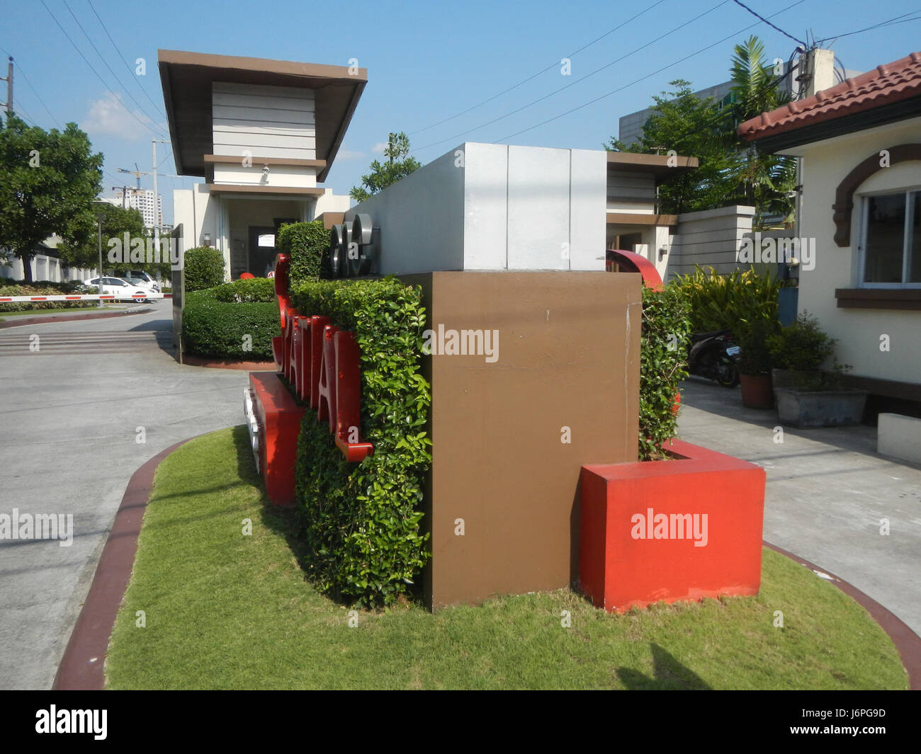 South Supermarket si trova lungo Amang Rodriguez Avenue nell'area di Santolan Dela Paz di Pasig City, Metro Manila, Filippine. Opera dal lunedì al venerdì, dalle 8:00 alle 17:00. Foto Stock