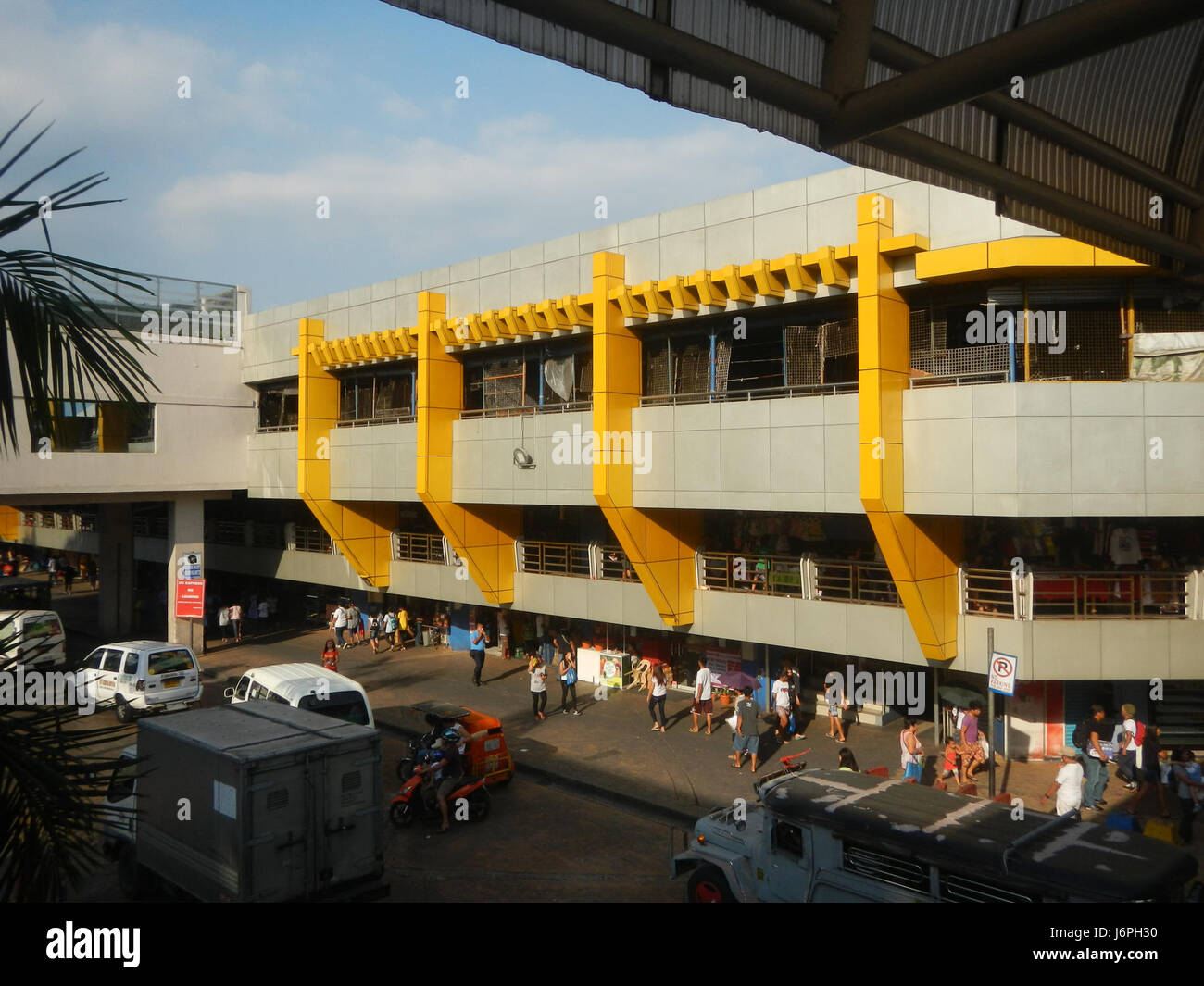 08170 Pasig City Hall composto mercato edifici Parcheggio 25 Foto Stock
