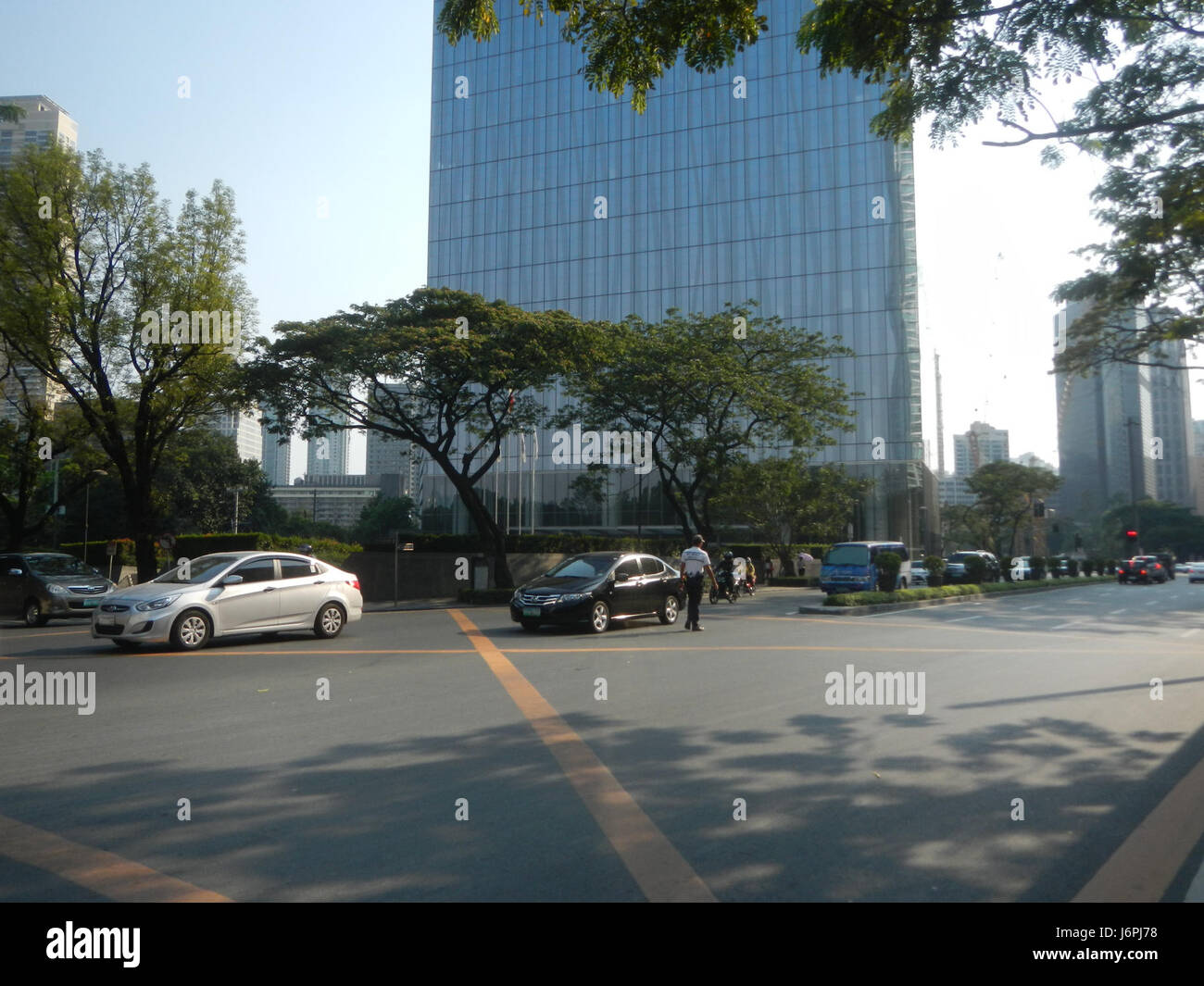 08983 Urdaneta Zuellig costruendo un triangolo Roxas Paseo de Roxas Gil Puyat Makati Avenue 28 Foto Stock