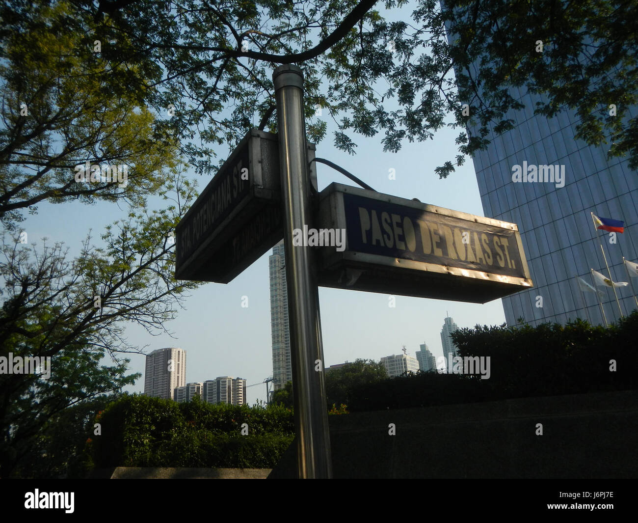 08983 Urdaneta Zuellig costruendo un triangolo Roxas Paseo de Roxas Gil Puyat Makati Avenue 31 Foto Stock