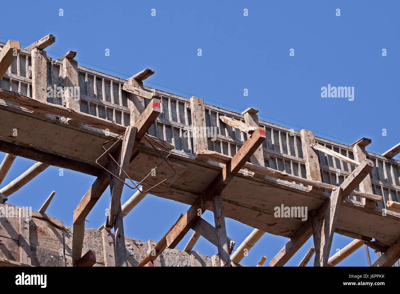 Ponteggio impalcatura sito in costruzione in legno edificio nuovo edificio statica Foto Stock