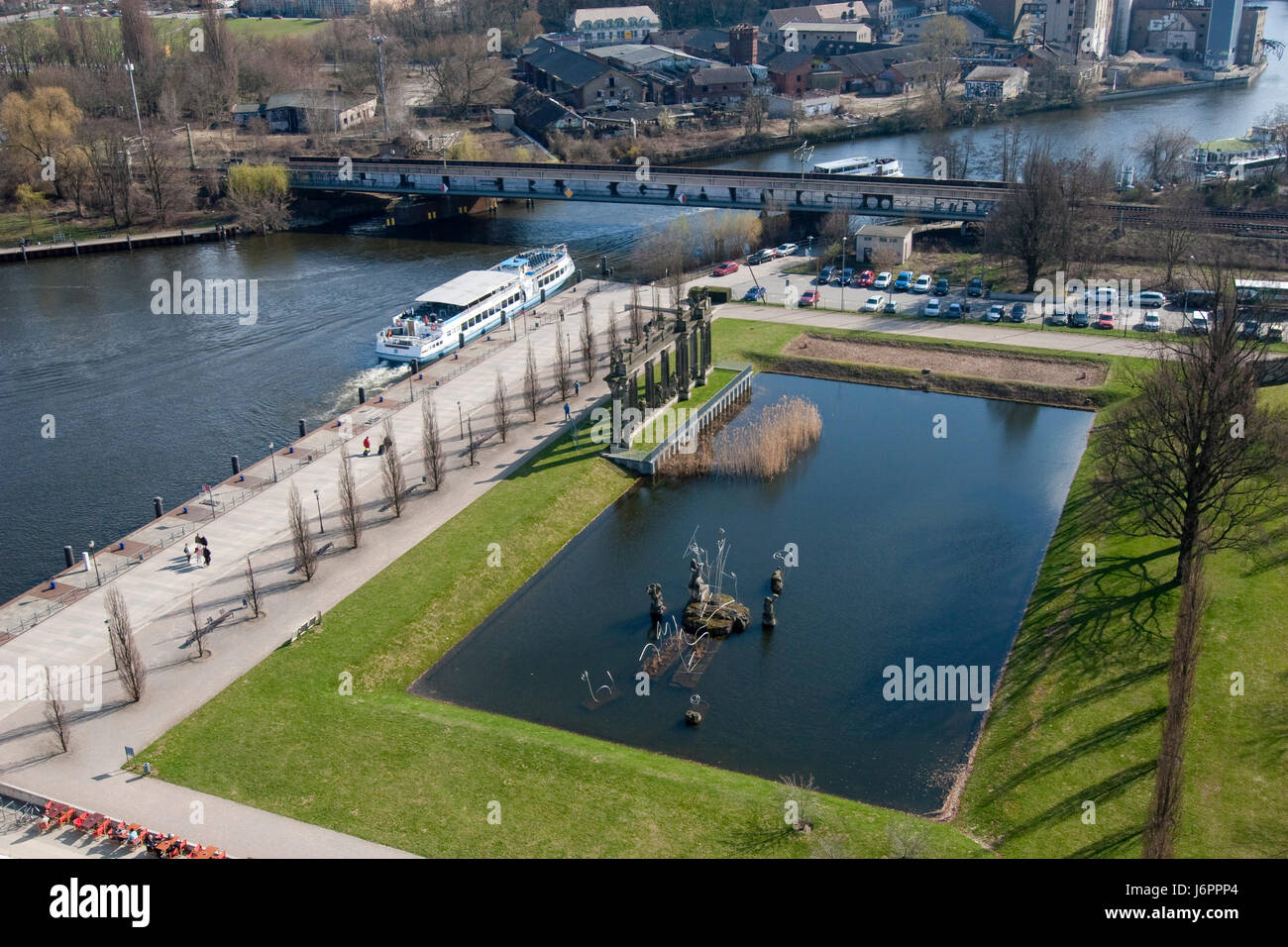 Porto di Potsdam porti piacere giardino prato acqua di fiume il parco giardino pubblico Foto Stock