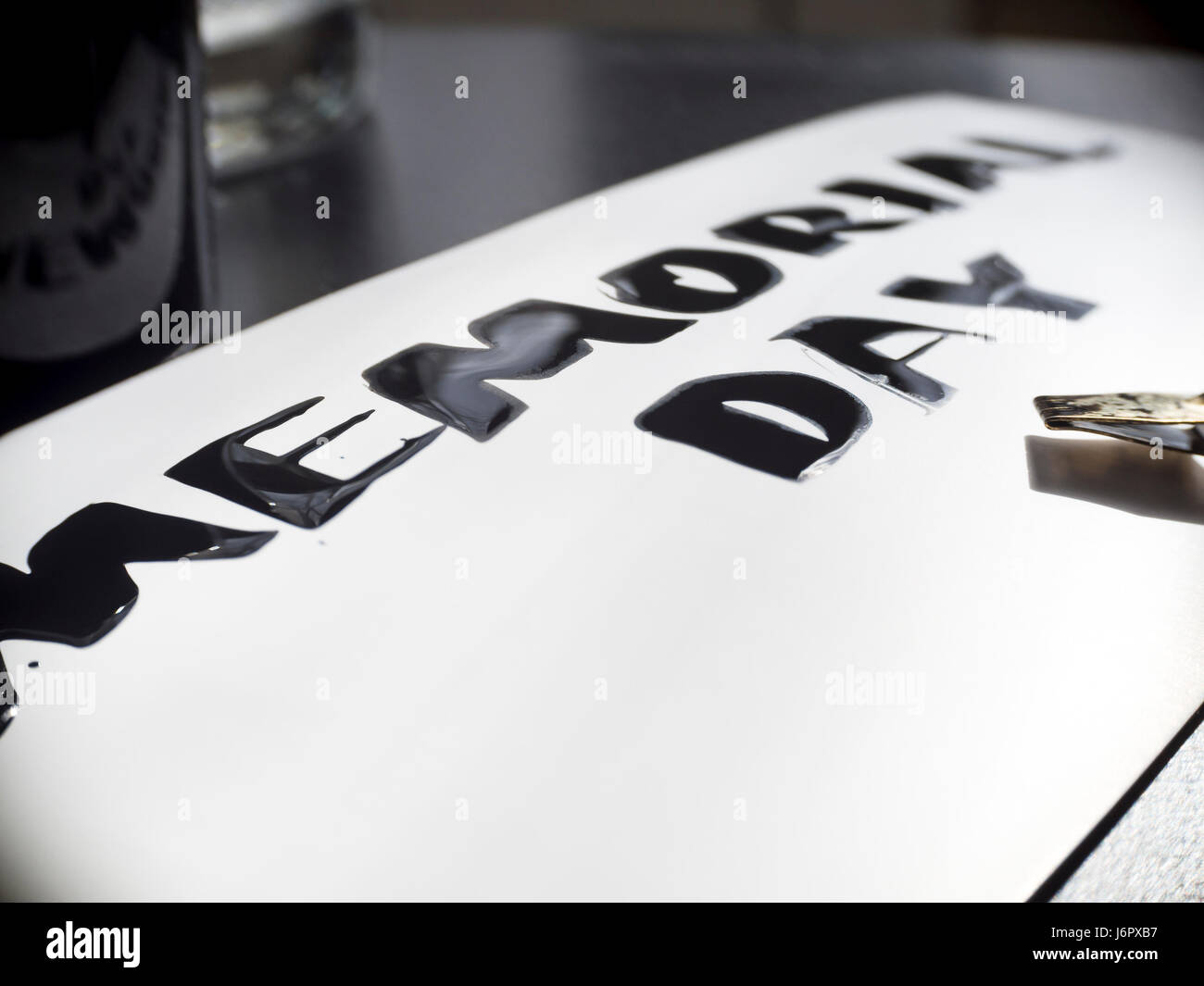 Il memorial day la calligrafia e il lettering post card con ampia penna. Estremamente close-up. Foto Stock