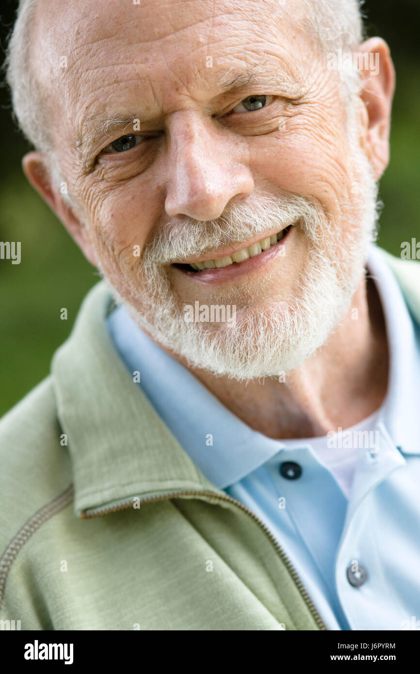 Maschio ritratto maschile europea bianco uomo caucasico senior senior citizen Foto Stock