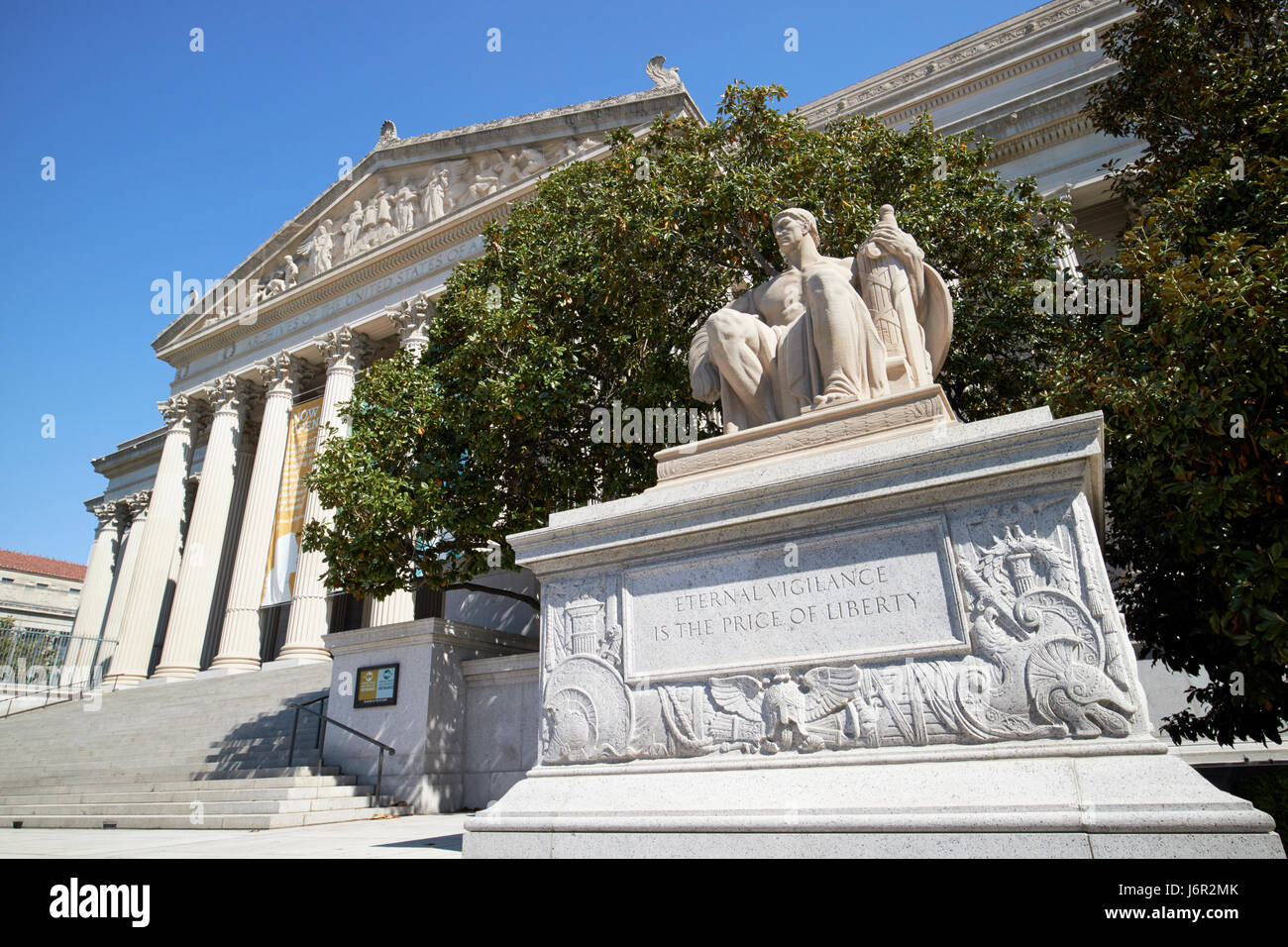 Tutela della scultura da James earle fraser al di fuori degli Stati Uniti archivi building Washington DC USA Foto Stock
