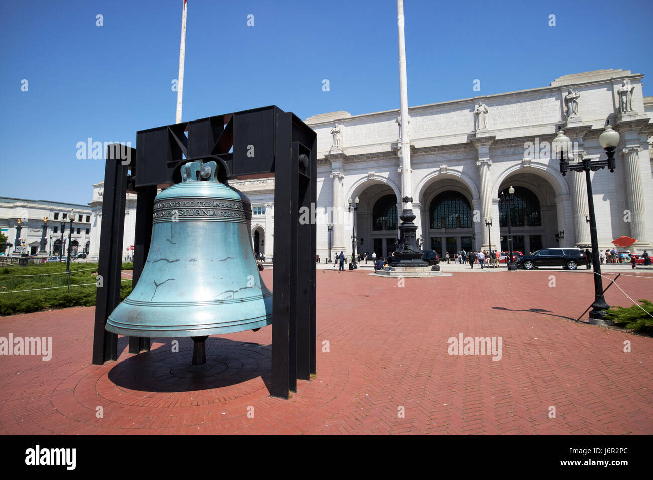 American Legion libertà bell fuori della Union Station. Stazione ferroviaria a Washington DC USA Foto Stock